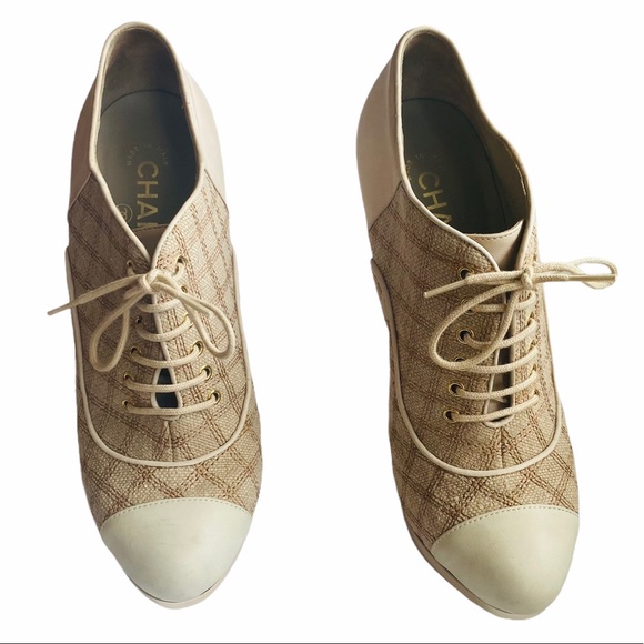 CHANEL Round Toe Lace-Up Platform Bootie Size 39 - Picture 5 of 16